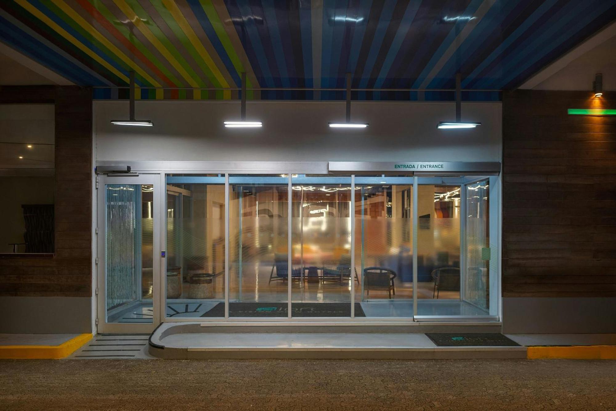 Renovated Aloft Cancún Eksteriør billede